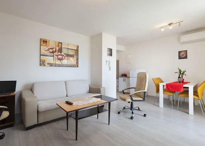 Turtle Gardens Apartment