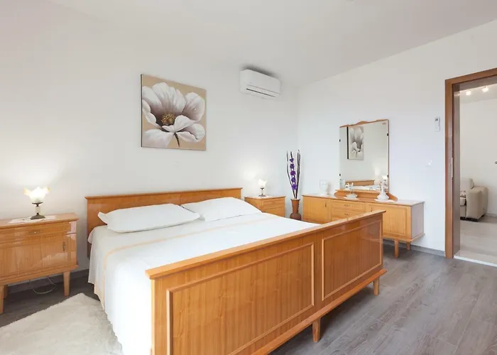 Turtle Gardens Apartment *