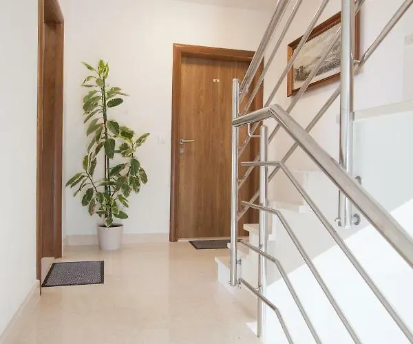 Turtle Gardens Apartment