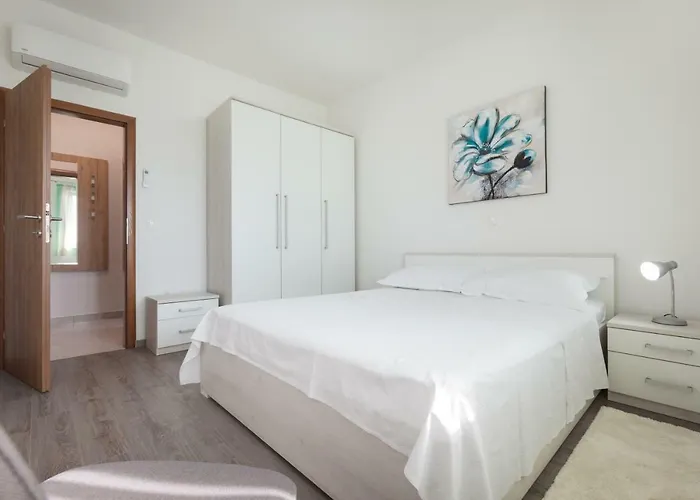 Turtle Gardens Apartment