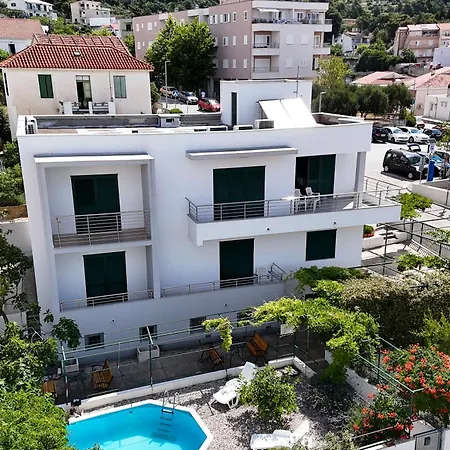 Turtle Gardens * Makarska