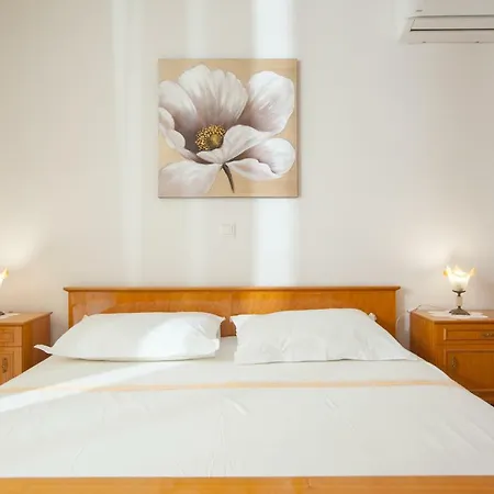 Turtle Gardens Apartment Makarska