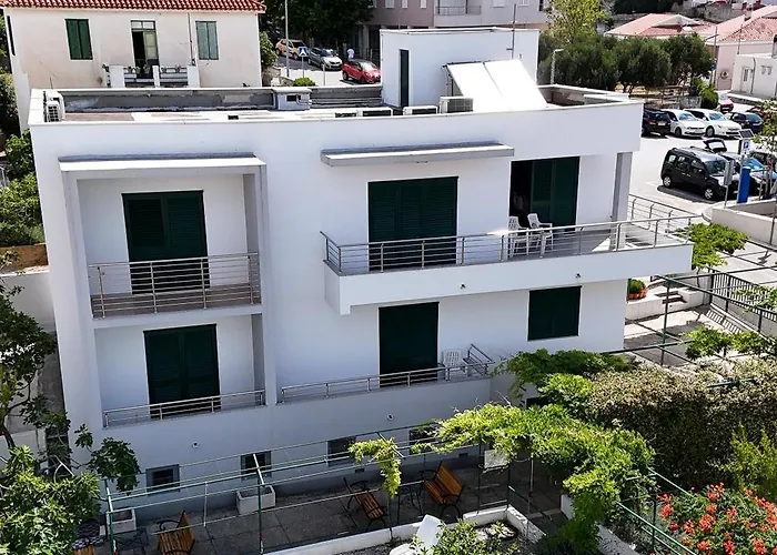 Turtle Gardens * Makarska