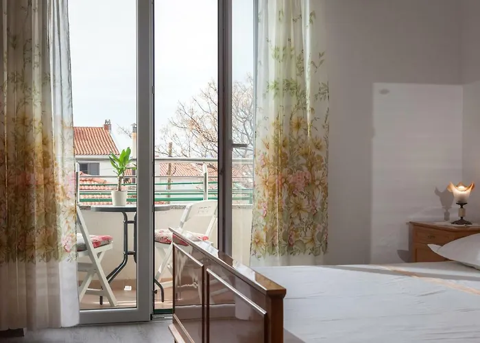 Turtle Gardens Apartment Makarska