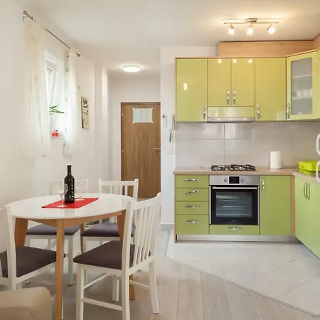 Turtle Gardens Apartment