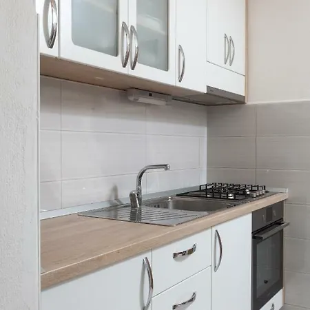 Turtle Gardens Apartment Makarska