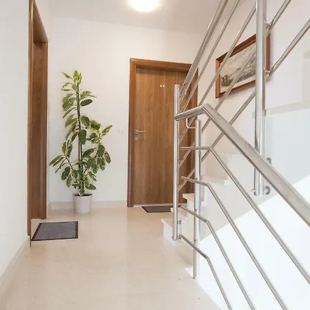 Turtle Gardens Apartment