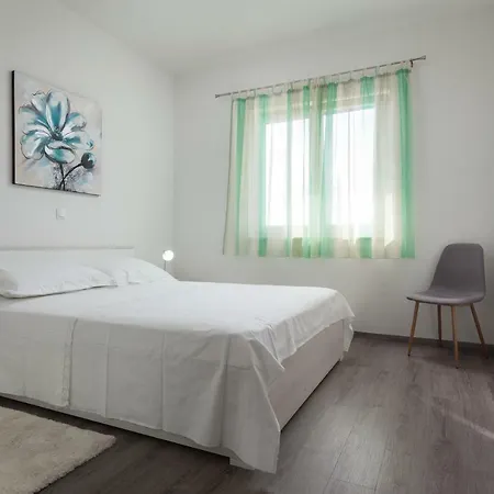 Turtle Gardens Apartment Makarska